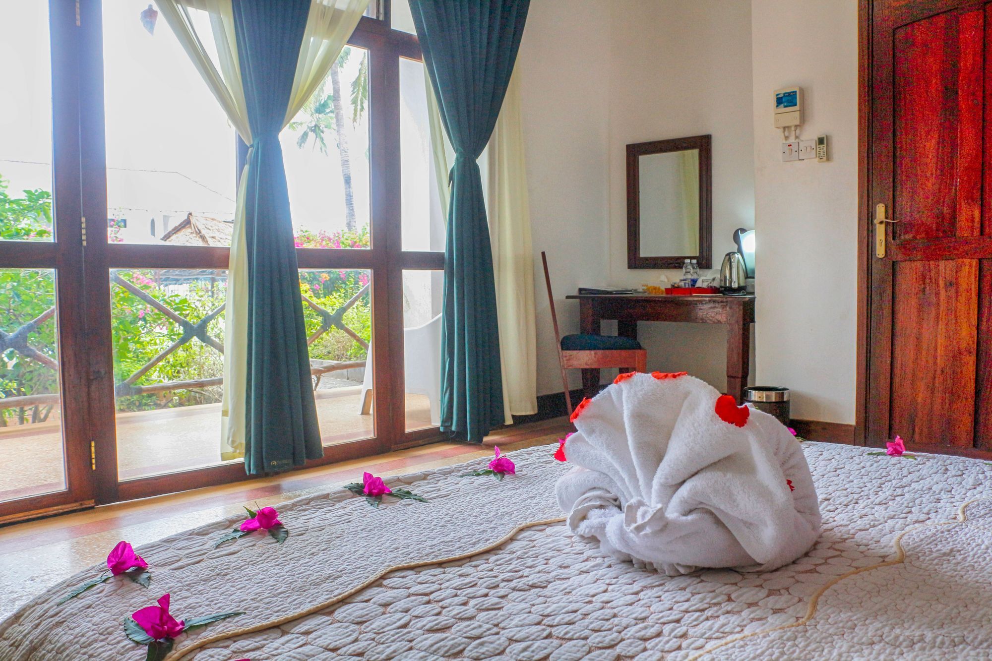 African Sun Sand Sea Beach Resort & Spa Bwejuu Dış mekan fotoğraf