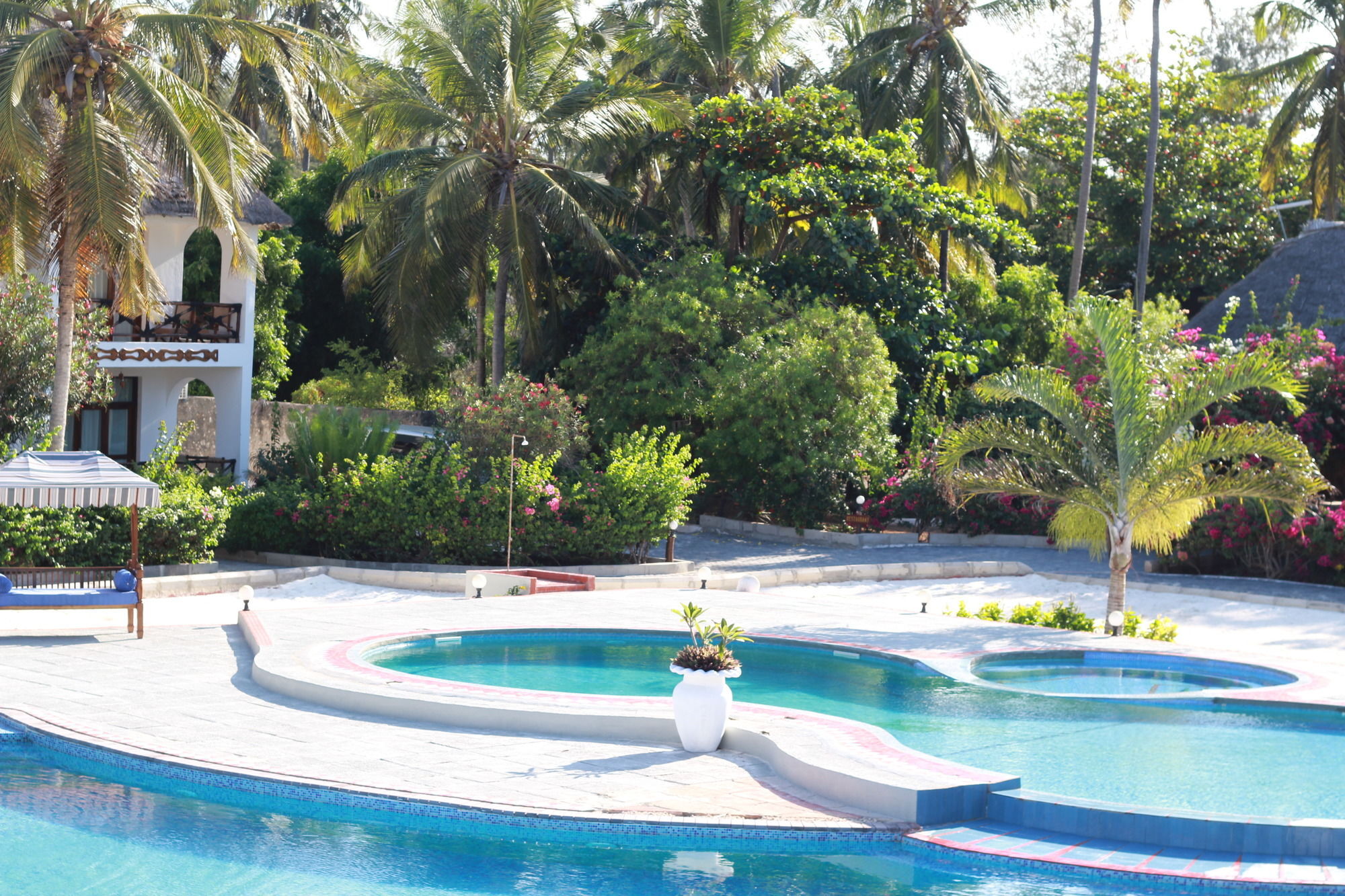 African Sun Sand Sea Beach Resort & Spa Bwejuu Dış mekan fotoğraf